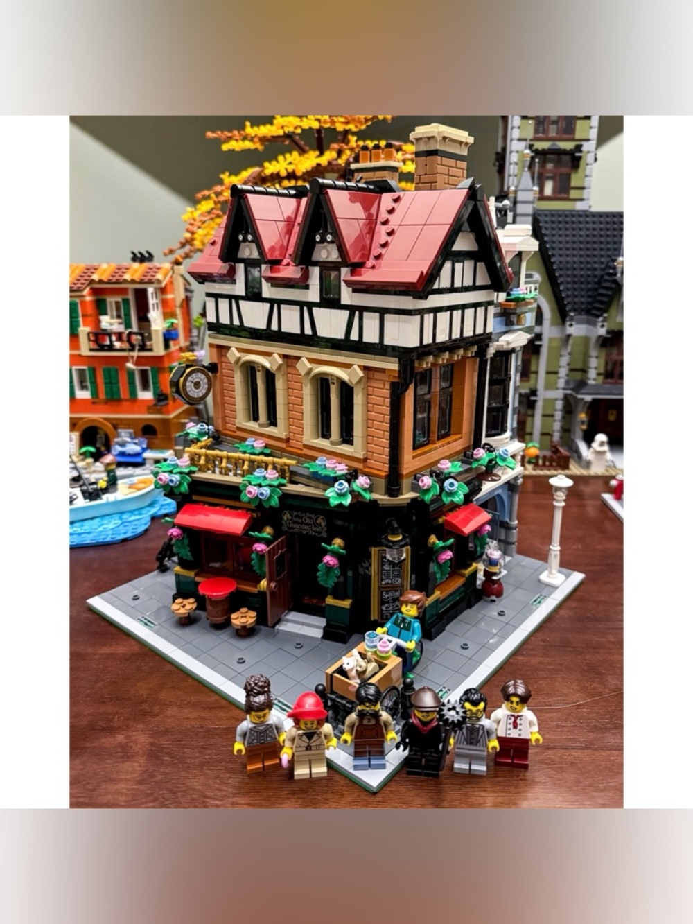 LEGO Icons : Tudor Corner (10350) Modular Building (No Box | No Instructions)